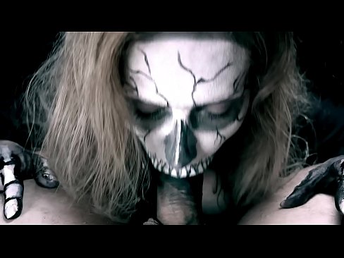 ❤️ Demon ti fi souse kòk chante ak bouch nwa li ak vale kom. ☑ Sèks bon jan kalite nan ht.hentai-id.ru